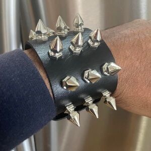 Gothic Punk Studded Bracelet Choker Punk Spiked Rivets Cuff Black Wristband